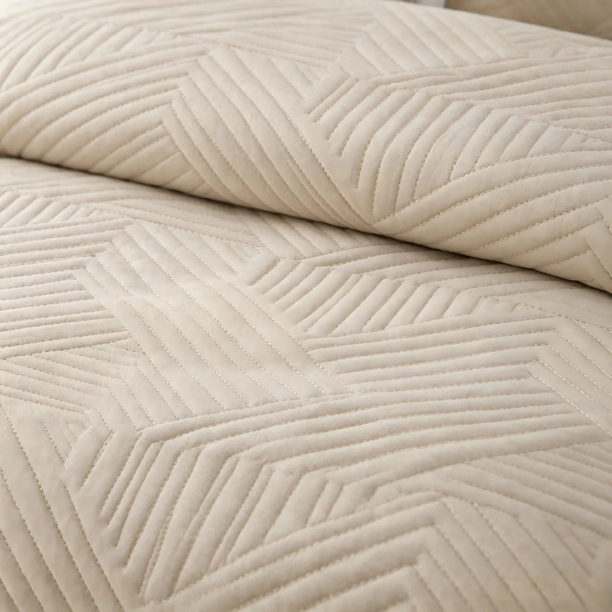 Vespera Milk Velvet Polyester Sheet Set
